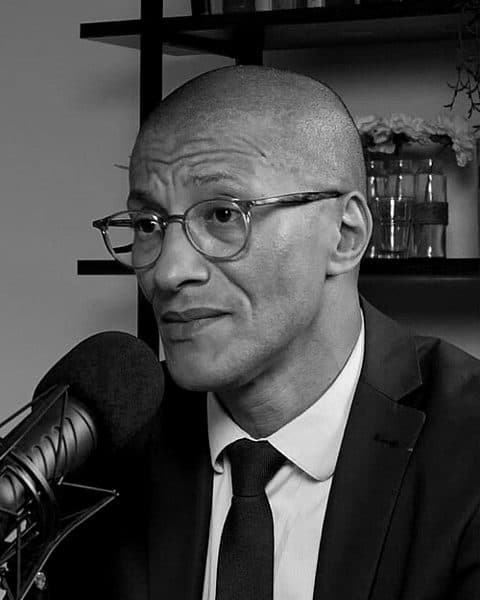 Portrait de Karim Bouamrane